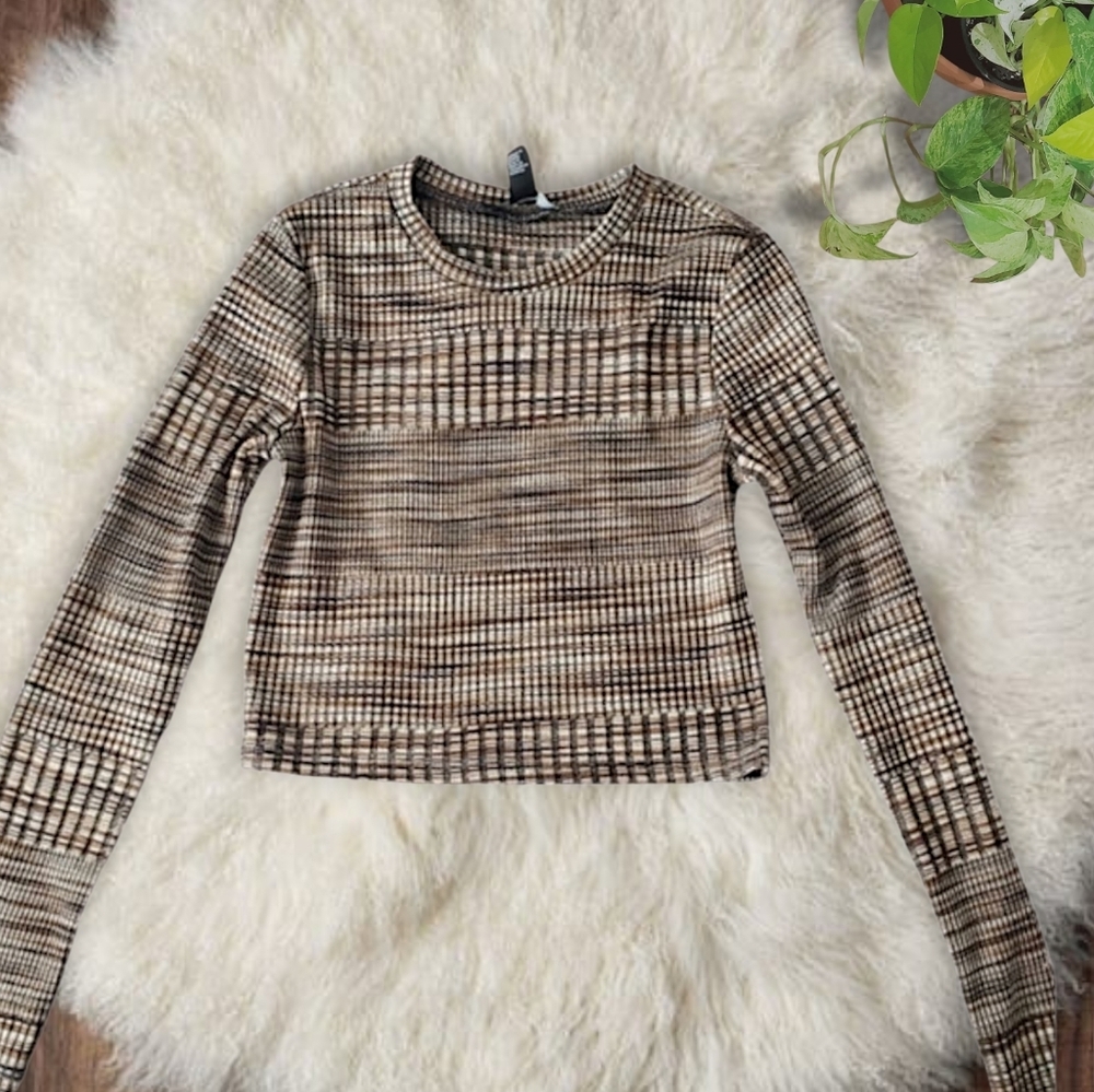 2/$35- Forever 21 Semi Cropped Long Sleeve Top-  M (S/M fit)
